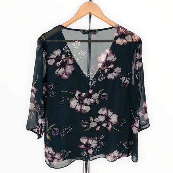 Cupcakes & Cashmere Tibet Floral V-Neck Button 3/4 Sleeve Blouse size Medium - Picture 10 of 15